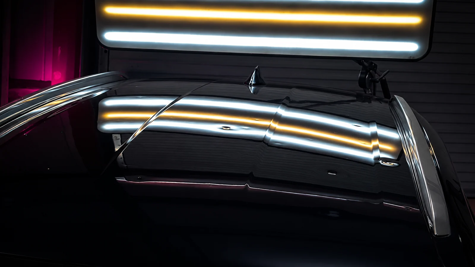 PDR inspection light reflected on vehicle panel